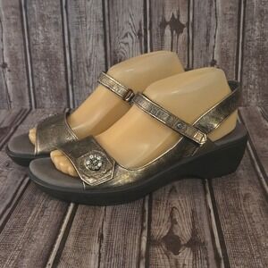 Sz 40 / 9  Naot Reserve Metallic Bronze Rhinestone Wedge Comfort Sandals DEFECT